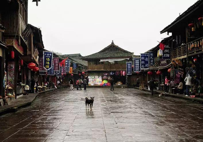 我想做瓷砖行业，县城的，大家知道做哪个牌子比较好吗？
